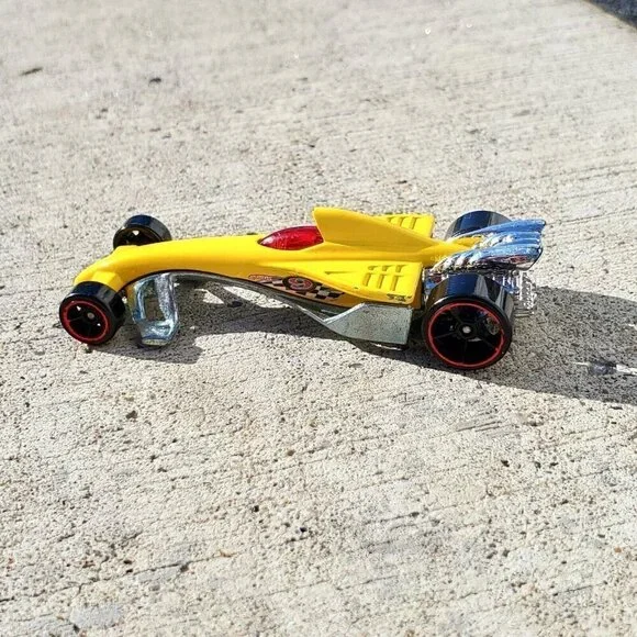 Mattel Hot Wheels Red Line 2009 World Racer Greased Lightnin Yellow, Thailand - Picture 16 of 16